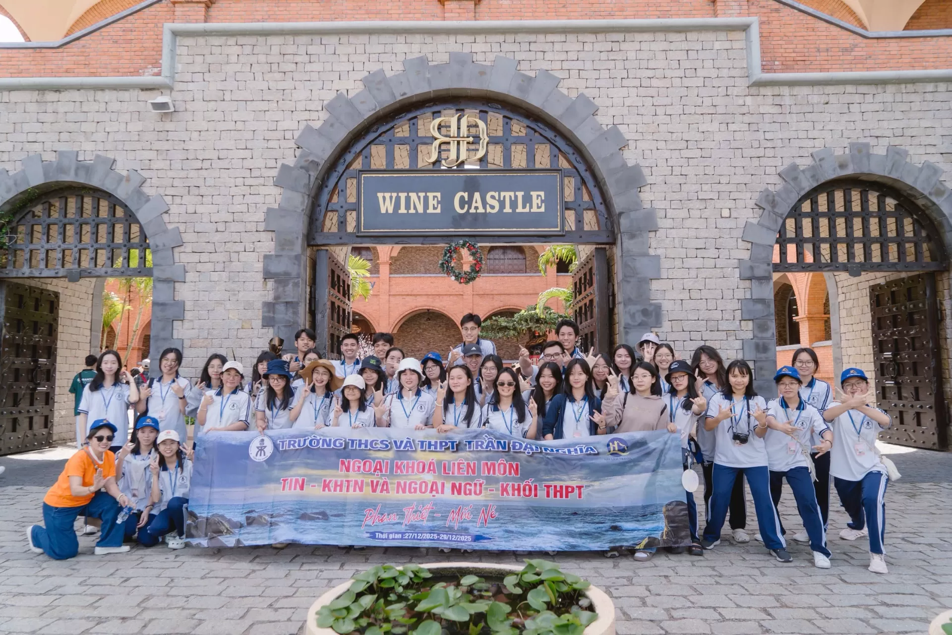 NGOẠI KHÓA LIÊN MÔN TIN_KHTN VÀ NGOẠI NGỮ DÀNH CHO HS KHỐI THPT TẠI PHAN THIẾT