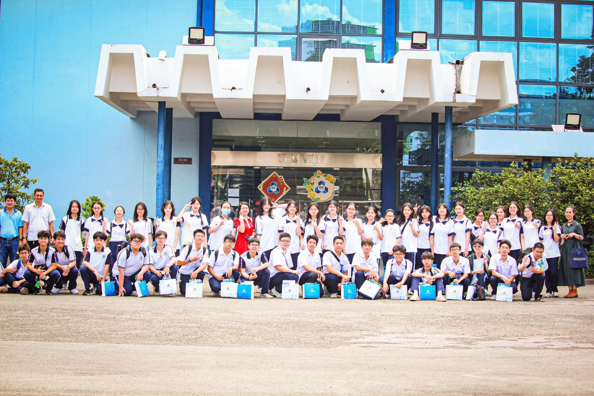 THAM QUAN TRẢI NGHIỆM HƯỚNG NGHIỆP TẠI ĐẠI HỌC BÁCH KHOA - ĐẠI HỌC QUỐC GIA THÀNH PHỐ HÔ CHÍ MINH