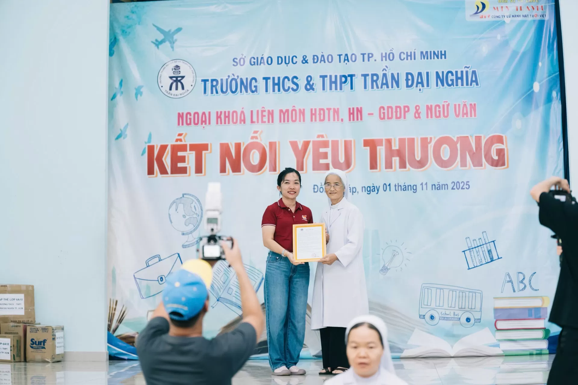 MỘT HÀNH TRÌNH Ý NGHĨA: HỌC SINH KHỐI 6,7 TRƯỜNG THCS VÀ THPT TRẦN ĐẠI NGHĨA TRẢI NGHIỆM  “MỘT NGÀY LÀM NÔNG DÂN” VÀ LAN TỎA YÊU THƯƠNG