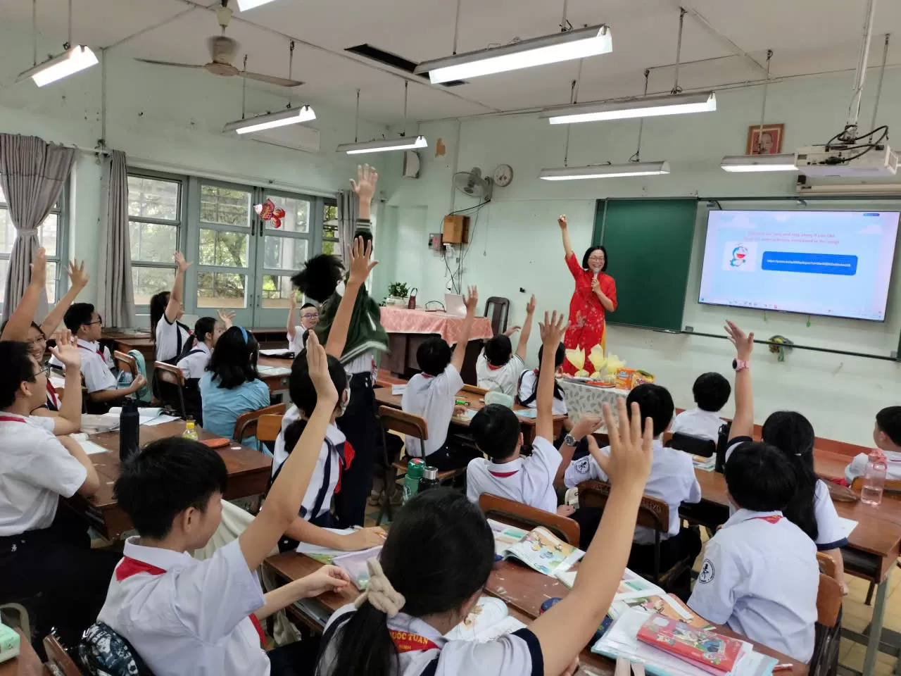 HỌC SINH HỨNG THÚ VỚI TIẾT HỌC HOẠT ĐỘNG TRẢI NGHIỆM, HƯỚNG NGHIỆP ĐƯỢC DẠY HOÀN TOÀN BẰNG TIẾNG ANH