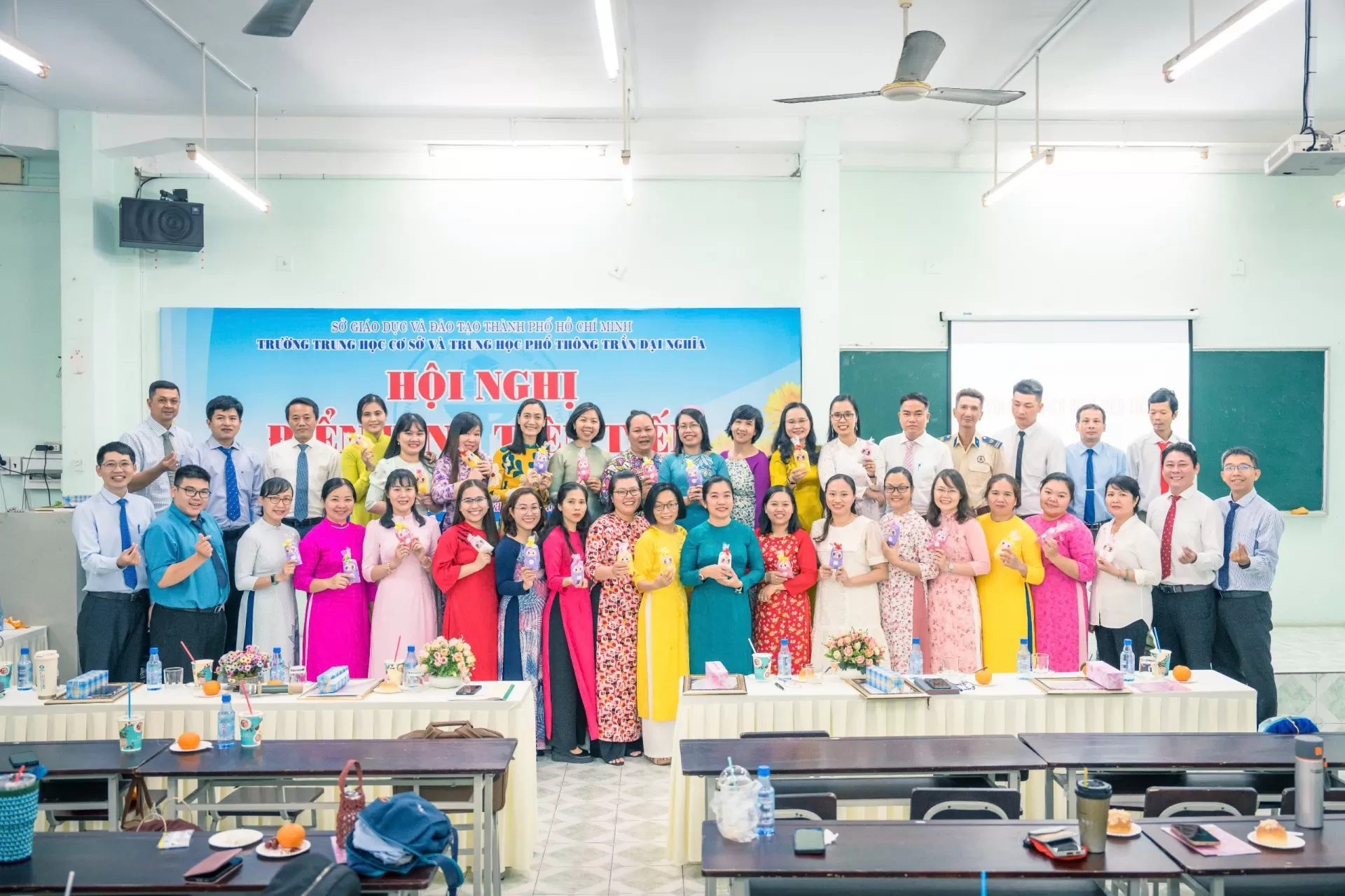 HỘI NGHỊ ĐIỂN HÌNH TIÊN TIẾN TRƯỜNG THCS VÀ THPT TRẦN ĐẠI NGHĨA