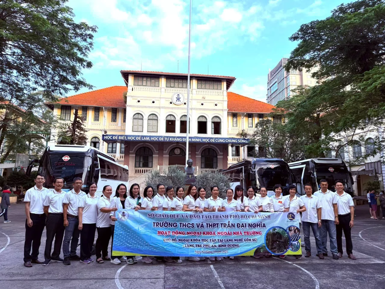 Trải nghiệm ngoại khóa của học sinh khối 6 trường THCS và THPT Trần Đại Nghĩa tại Gốm Minh Long và Làng Tre Phú An, tỉnh Bình Dương