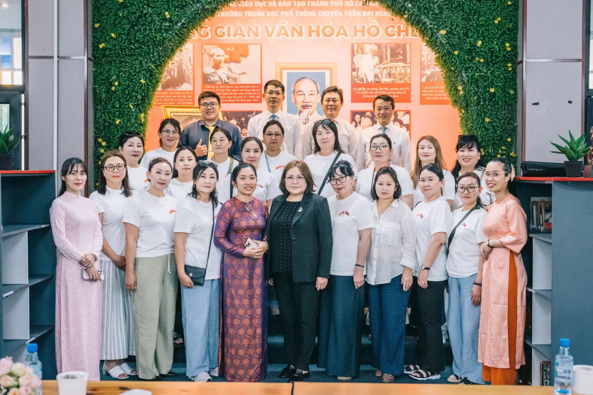 BUỔI ĐÓN TIẾP ĐOÀN CÁN BỘ, GIÁO VIÊN TRƯỜNG LIÊN CẤP SỐ 14 MANG TÊN CHỦ TỊCH HỒ CHÍ MINH - MÔNG CỔ