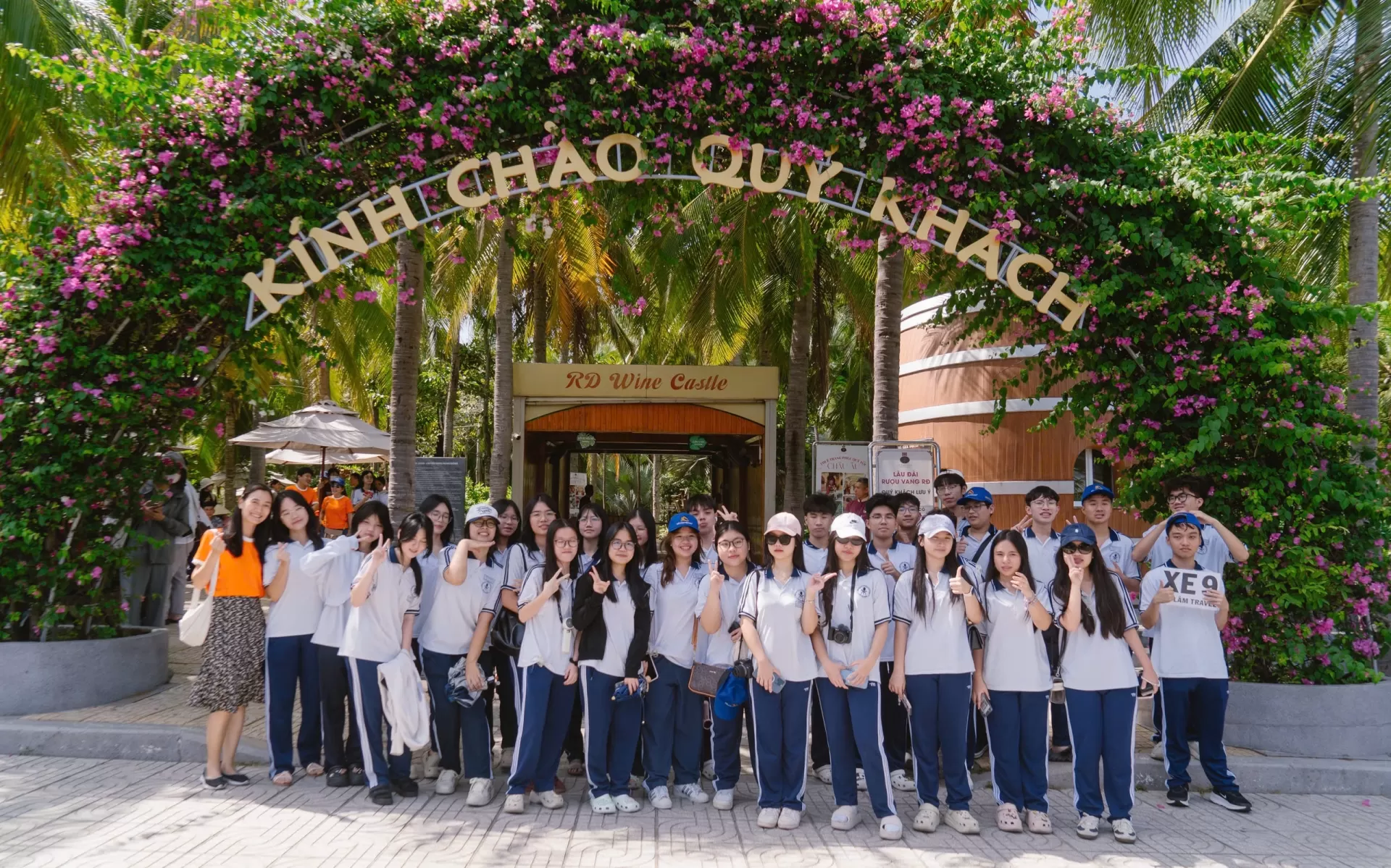 NGOẠI KHÓA LIÊN MÔN TIN_KHTN VÀ NGOẠI NGỮ DÀNH CHO HS KHỐI THPT TẠI PHAN THIẾT