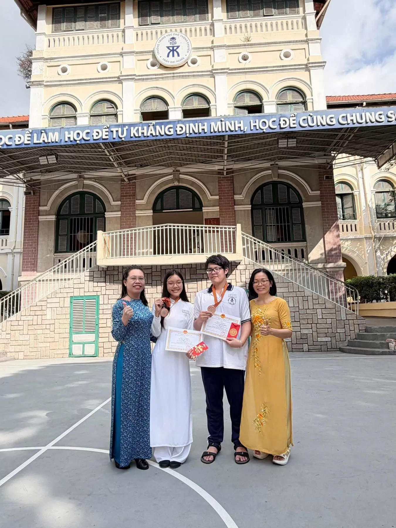 TỔ NGOẠI NGỮ ĐẠT 13 GIẢI THƯỞNG TẠI HAI KỲ THI OLYMPIC TRONG NĂM HỌC 2025 -2026