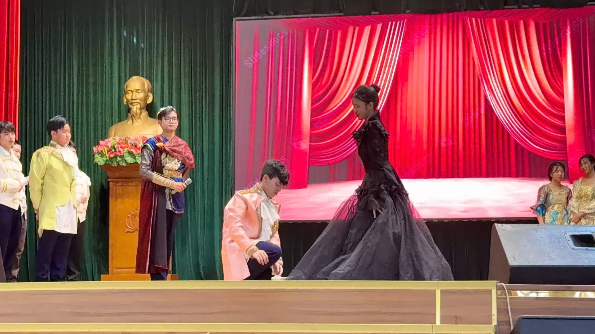 DỰ ÁN THI HÓA TRANG VÀ LỒNG TIẾNG PHIM TRUYỆN THE SPOTLIGHT SYMPHONY 2026 CỦA TỔ NGOẠI NGỮ