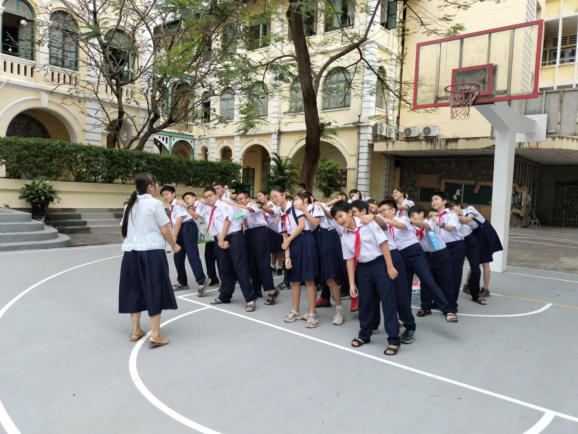 TIẾT HỌC HOẠT ĐỘNG TRẢI NGHIỆM NGOÀI LỚP HỌC CỦA LỚP 6A9 