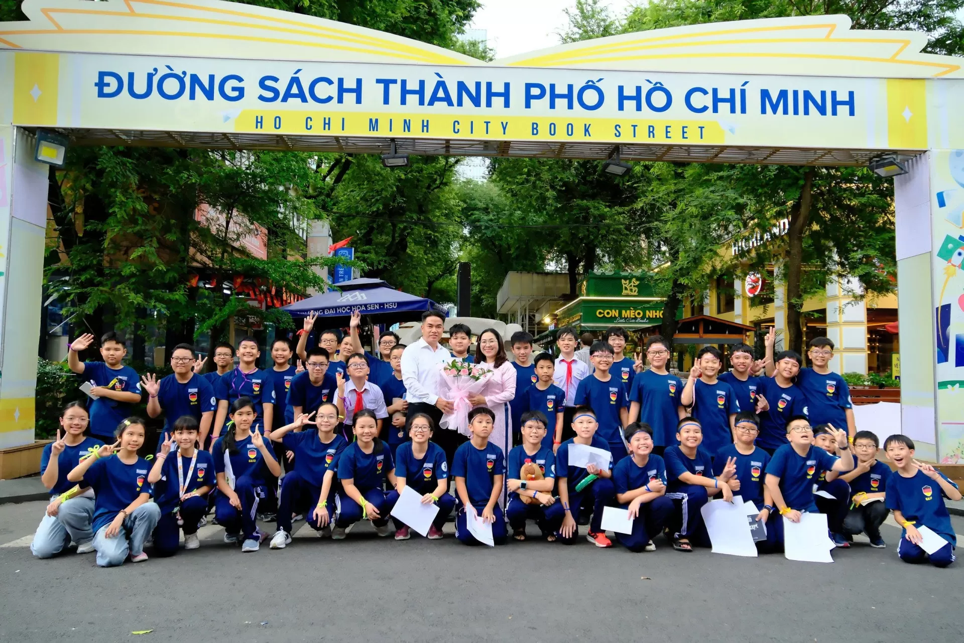 TRẢI NGHIỆM TIẾT HỌC NGOÀI NHÀ TRƯỜNG VỚI CHỦ ĐỀ: XÂY DỰNG TÌNH BẠN, TÌNH THẦY TRÒ